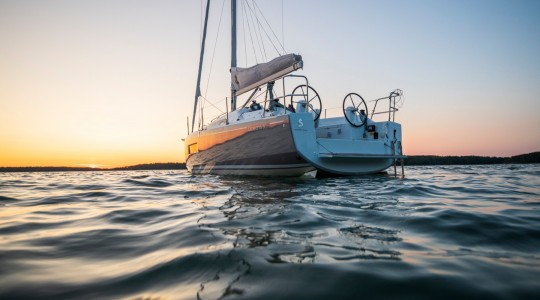 oceanis_301_foto_catalogo_beneteau_oceanis_30_1_05_fondeo_en_calas.JPG