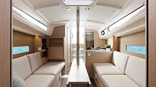 oceanis_301_foto_catalogo_beneteau_oceanis_30_1_09_salon_comedor_escotilla.JPG