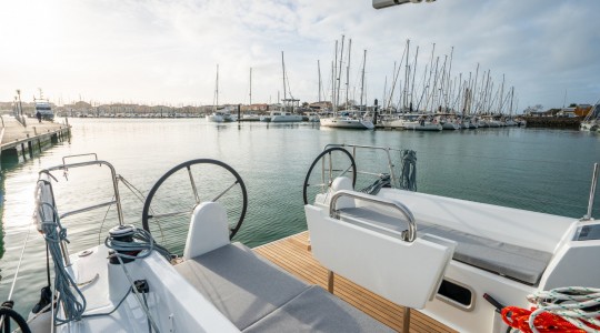 oceanis_301_foto_catalogo_beneteau_oceanis_30_1_14_banera_popa.JPG