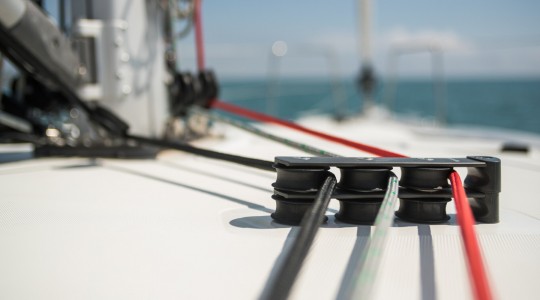 oceanis_401_foto_catalogo_beneteau_oceanis_40_1_08_detalles_equipo_cubierta.JPG