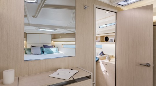 oceanis_401_foto_catalogo_beneteau_oceanis_40_1_20_interior_camarote_principal.JPG