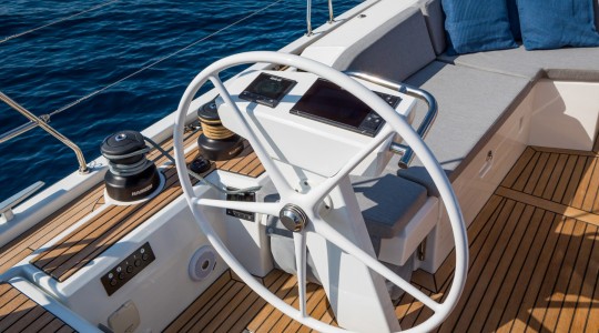 oceanis_461_foto_catalogo_beneteau_oceanis_46_1_11_puesto_de_mando.JPG