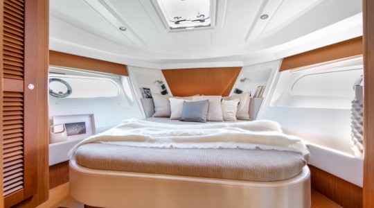 swift_trawler_35_foto_catalogo_beneteau_swift_trawler_35_09_camarote_principal.JPG