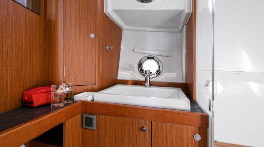 swift_trawler_35_foto_catalogo_beneteau_swift_trawler_35_11_bano.JPG