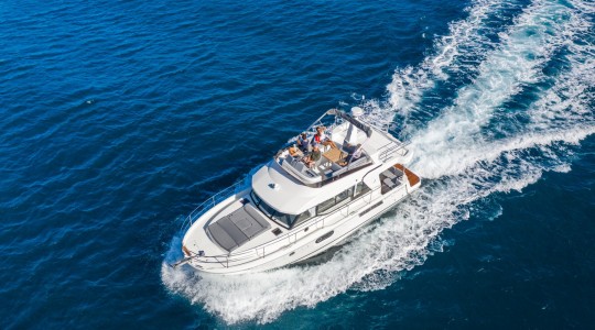 swift_trawler_41_fly_foto_catalogo_beneteau_swift_trawler_41_flybridge_01_navegar_en_familia_flybridge.JPG