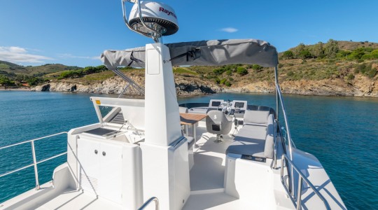 swift_trawler_41_fly_foto_catalogo_beneteau_swift_trawler_41_flybridge_06_acceso_al_flybridge.JPG