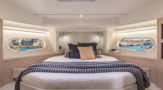 swift_trawler_41_fly_foto_catalogo_beneteau_swift_trawler_41_flybridge_16_camarote_principal.JPG