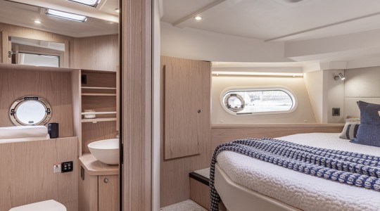 swift_trawler_41_fly_foto_catalogo_beneteau_swift_trawler_41_flybridge_17_bano_principal.JPG