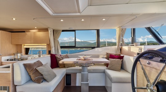 swift_trawler_48_foto_catalogo_beneteau_swift_trawler_48_16_salon_comedor.JPG