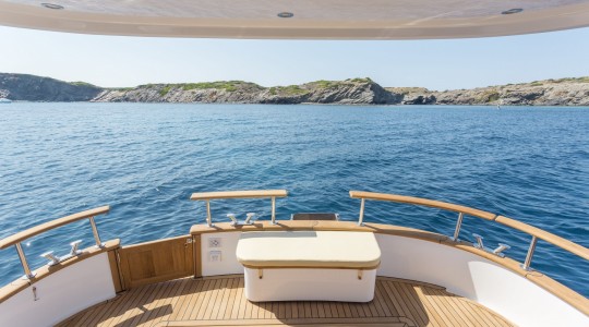 menorquin_34_ht_foto_catalogo_sasga_yachts_menorquin_34_ht_05_popa.jpg