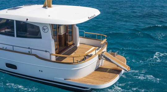 menorquin_34_ht_foto_catalogo_sasga_yachts_menorquin_34_ht_06_plataforma_bano.jpg