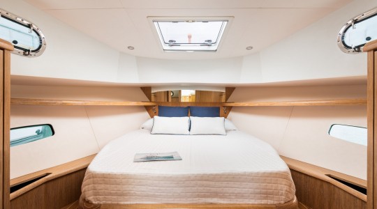 menorquin_34_ht_foto_catalogo_sasga_yachts_menorquin_34_ht_12_cabina_principal.jpg