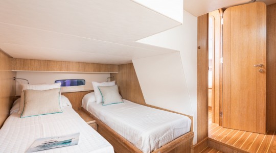 menorquin_34_ht_foto_catalogo_sasga_yachts_menorquin_34_ht_13_cabina_doble.jpg