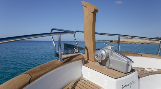 menorquin_42_fb_foto_catalogo_sasga_yachts_menorquin_42_fb_05_detalles_proa.jpg