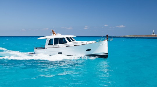 menorquin_42_ht_foto_catalogo_sasga_yachts_menorquin_42_ht_00_navegando.jpg