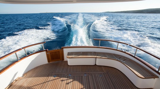 menorquin_42_ht_foto_catalogo_sasga_yachts_menorquin_42_ht_03_popa.jpg