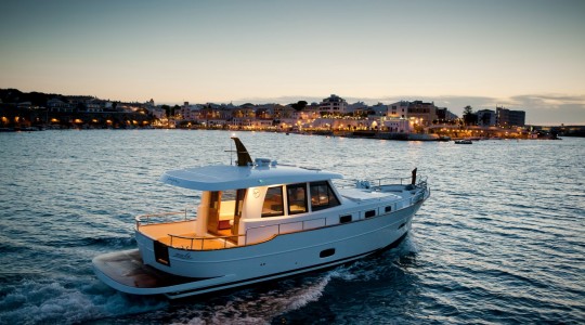 menorquin_42_ht_foto_catalogo_sasga_yachts_menorquin_42_ht_07_lifestyle_puesta_de_sol.jpg