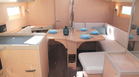 beneteau_oceanis_411_oasis_74e273e1_b.jpg